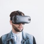 Membongkar Teknologi VR: Cara Kerja dan Masa Depannya