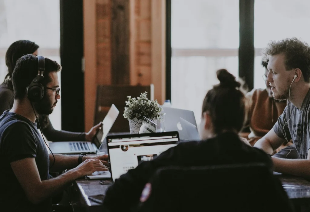 Mengapa Coworking Space Menjadi Solusi Ideal Bagi Profesional Modern