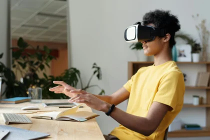 Panduan Lengkap Memanfaatkan Teknologi VR untuk Pengalaman Baru